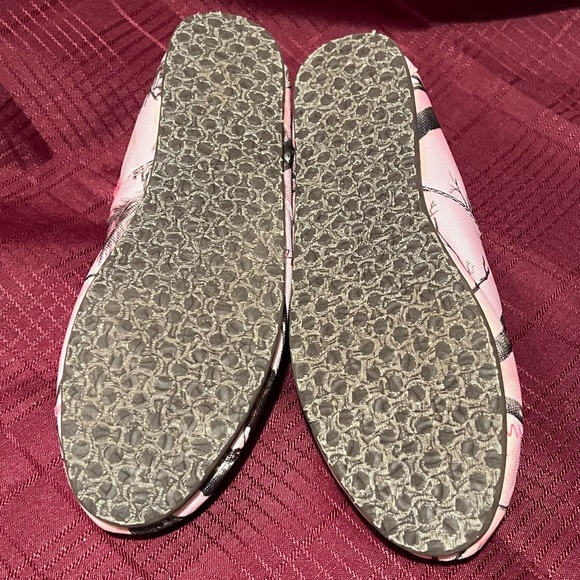 Woman’s Reeltree Pink Camouflage Slip-on Loafers size 7M very gently used Nice🦌 - Picture 6 of 13